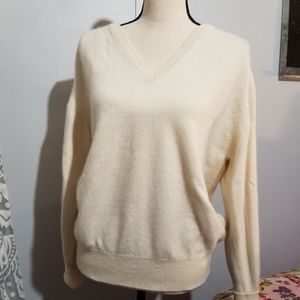 Castle of Ireland Cream Cashmere Sweater